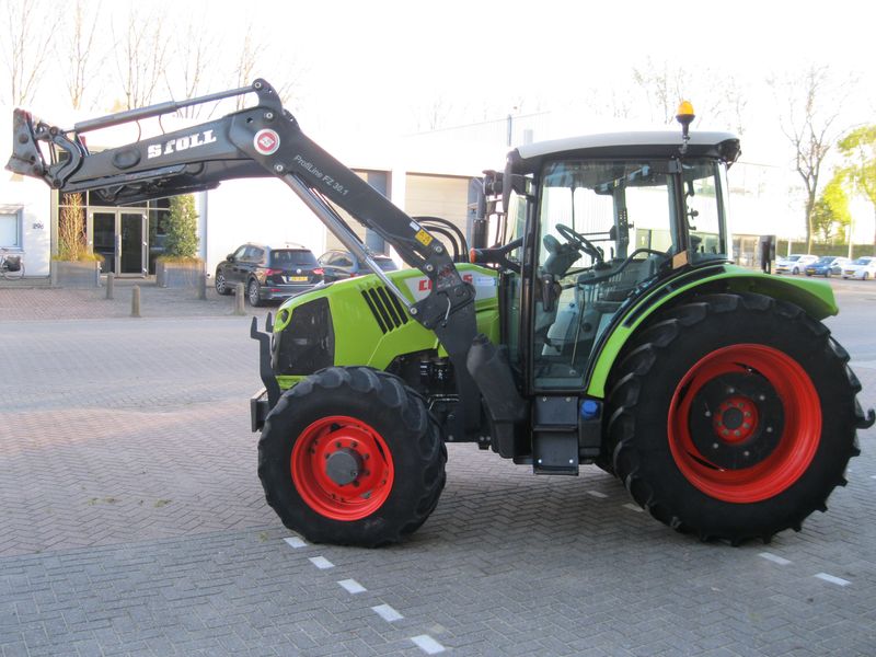 Claas Arion 420 tractor (423)